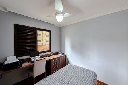 Apartamento à venda com 137m², 4 quartos e 3 vagasQuarto 2