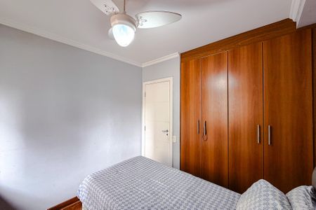 Apartamento à venda com 137m², 4 quartos e 3 vagasQuarto 2