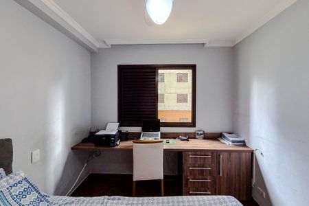 Apartamento à venda com 137m², 4 quartos e 3 vagasQuarto 2