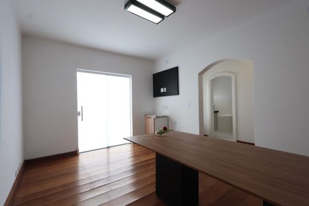 Casa para alugar com 360m², 2 quartos e 4 vagasSuíte