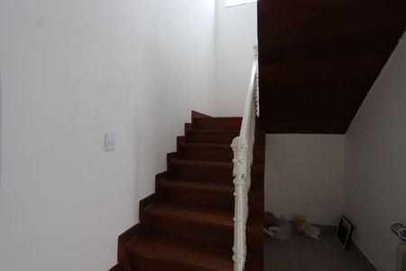 Casa para alugar com 360m², 2 quartos e 4 vagasEscada