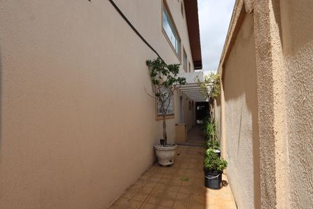 Casa para alugar com 360m², 2 quartos e 4 vagasCorredor Lateral