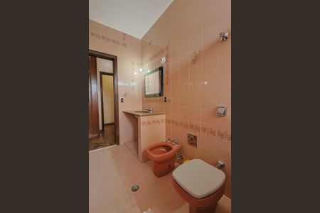 Casa para alugar com 484m², 3 quartos e 4 vagasBanheiro da Suíte 1