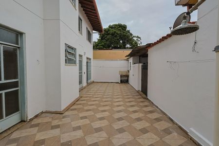Casa para alugar com 484m², 3 quartos e 4 vagasQuintal