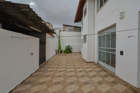 Casa para alugar com 484m², 3 quartos e 4 vagasQuintal
