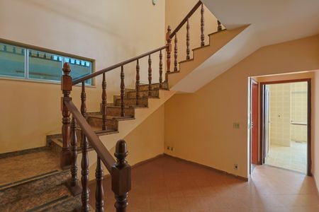 Casa para alugar com 484m², 3 quartos e 4 vagasEscada