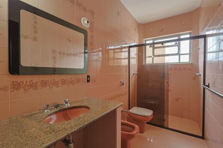 Casa para alugar com 484m², 3 quartos e 4 vagasBanheiro da Suíte 1