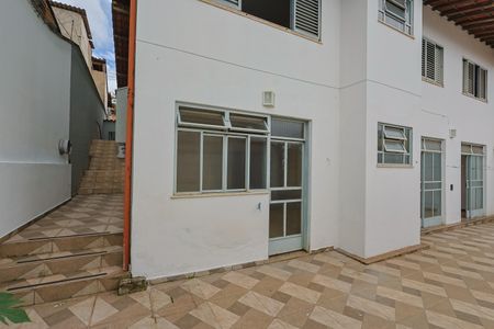 Casa para alugar com 484m², 3 quartos e 4 vagasQuintal