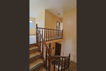 Casa para alugar com 484m², 3 quartos e 4 vagasEscada