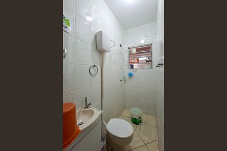 Casa para alugar com 450m², 3 quartos e 2 vagas Casa para alugar com 450m², 3 quartos e 2 vagasBanheiro da edicula