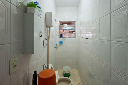 Casa para alugar com 450m², 3 quartos e 2 vagas Casa para alugar com 450m², 3 quartos e 2 vagasBanheiro da edicula