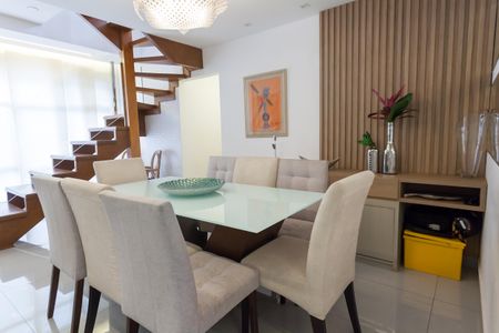 Apartamento à venda com 210m², 3 quartos e 2 vagas Apartamento à venda com 210m², 3 quartos e 2 vagasSala de Jantar