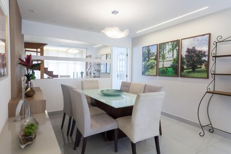 Apartamento à venda com 210m², 3 quartos e 2 vagas Apartamento à venda com 210m², 3 quartos e 2 vagasSala de Jantar