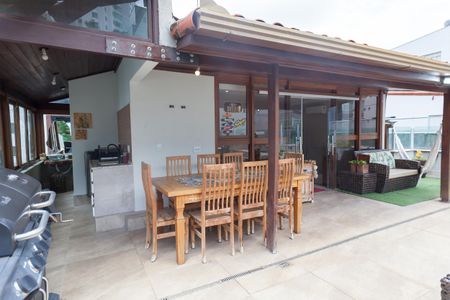 Apartamento à venda com 210m², 3 quartos e 2 vagas Apartamento à venda com 210m², 3 quartos e 2 vagasÁrea externa - cobertura