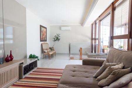 Apartamento à venda com 210m², 3 quartos e 2 vagas Apartamento à venda com 210m², 3 quartos e 2 vagasSala de TV