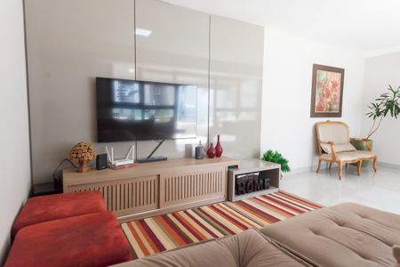 Apartamento à venda com 210m², 3 quartos e 2 vagas Apartamento à venda com 210m², 3 quartos e 2 vagasSala de TV