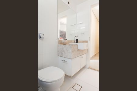 Apartamento à venda com 210m², 3 quartos e 2 vagas Apartamento à venda com 210m², 3 quartos e 2 vagasBanheiro Social