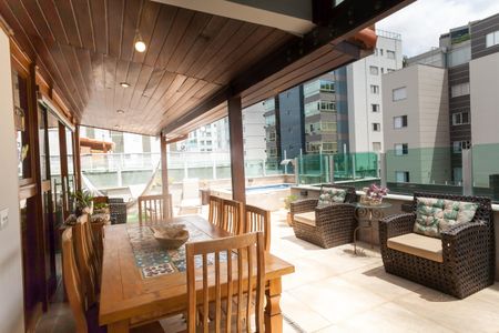 Apartamento à venda com 210m², 3 quartos e 2 vagas Apartamento à venda com 210m², 3 quartos e 2 vagasÁrea externa - cobertura