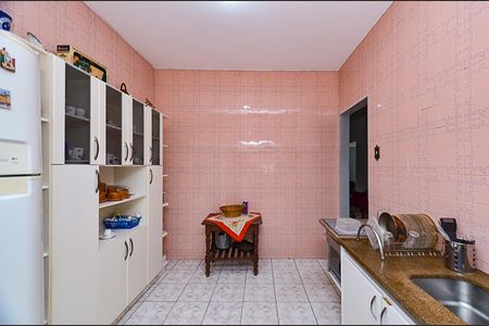 Casa à venda com 312m², 6 quartos e sem vaga Casa à venda com 312m², 6 quartos e sem vagaCozinha casa 1
