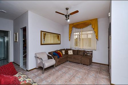 Casa à venda com 312m², 6 quartos e sem vaga Casa à venda com 312m², 6 quartos e sem vagaSala casa 1