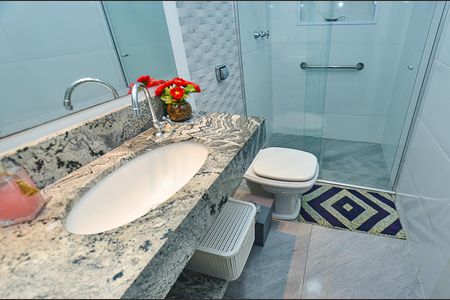 Casa à venda com 312m², 6 quartos e sem vaga Casa à venda com 312m², 6 quartos e sem vagaBanheiro Social casa 1