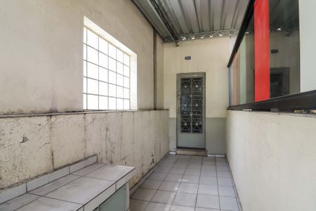 Casa à venda com 328m², 5 quartos e 6 vagasCorredor