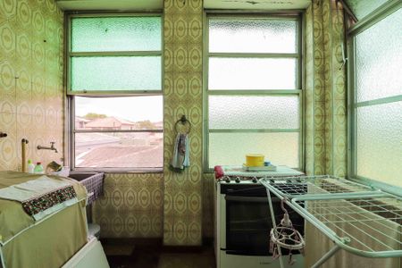 Casa à venda com 328m², 5 quartos e 6 vagasCozinha e Área de Serviço