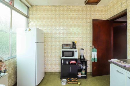 Casa à venda com 328m², 5 quartos e 6 vagasCozinha e Área de Serviço