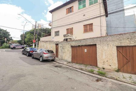 Casa à venda com 328m², 5 quartos e 6 vagasEntrada Lateral