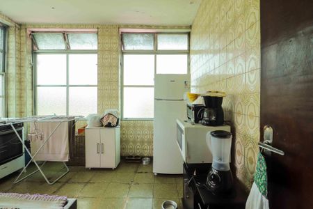 Casa à venda com 328m², 5 quartos e 6 vagasCozinha e Área de Serviço