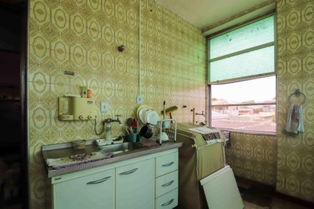 Casa à venda com 328m², 5 quartos e 6 vagasCozinha e Área de Serviço