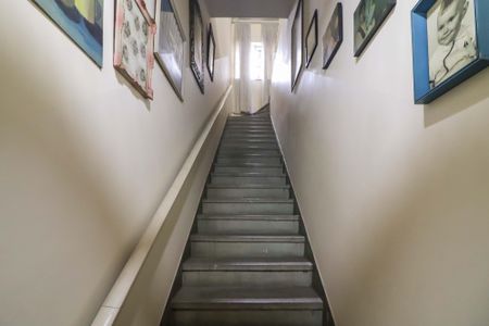 Casa à venda com 328m², 5 quartos e 6 vagasEscadas