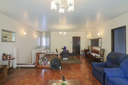 Casa à venda com 328m², 5 quartos e 6 vagasSala