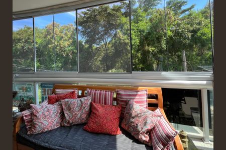 Apartamento à venda com 110m², 3 quartos e 2 vagas Apartamento à venda com 110m², 3 quartos e 2 vagasVaranda