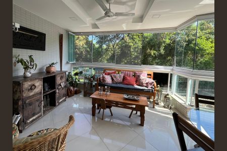 Apartamento à venda com 110m², 3 quartos e 2 vagas Apartamento à venda com 110m², 3 quartos e 2 vagasVaranda