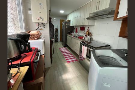 Apartamento à venda com 110m², 3 quartos e 2 vagas Apartamento à venda com 110m², 3 quartos e 2 vagasCozinha e Área de Serviço