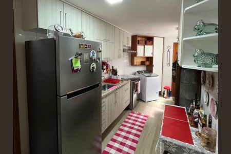 Apartamento à venda com 110m², 3 quartos e 2 vagas Apartamento à venda com 110m², 3 quartos e 2 vagasCozinha e Área de Serviço