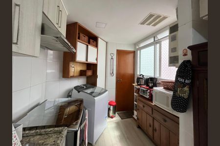 Apartamento à venda com 110m², 3 quartos e 2 vagas Apartamento à venda com 110m², 3 quartos e 2 vagasCozinha e Área de Serviço
