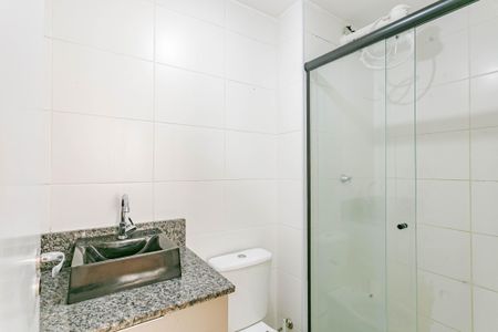Banheiro de apartamento para alugar com 2 quartos, 32m² em Parque Fongaro, São Paulo