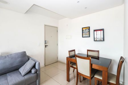 Sala de apartamento para alugar com 2 quartos, 53m² em Vila Liviero, São Paulo