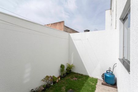 Casa de condomínio à venda com 81m², 2 quartos e 1 vagaQuintal