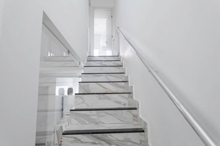 Escada de casa de condomínio à venda com 2 quartos, 81m² em Floramar, Belo Horizonte