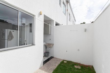 Casa de condomínio à venda com 81m², 2 quartos e 1 vagaQuintal