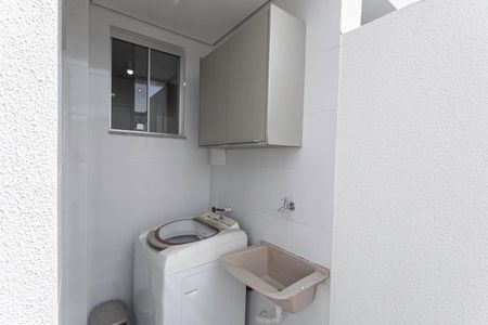 Casa de condomínio à venda com 81m², 2 quartos e 1 vagaÁrea de serviço