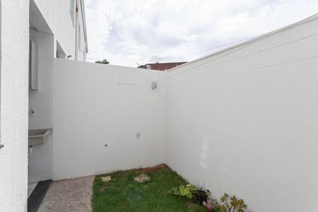Casa de condomínio à venda com 81m², 2 quartos e 1 vagaQuintal