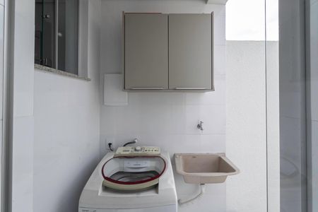 Casa de condomínio à venda com 81m², 2 quartos e 1 vagaÁrea de serviço