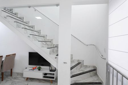 Casa de condomínio à venda com 81m², 2 quartos e 1 vagaEscada