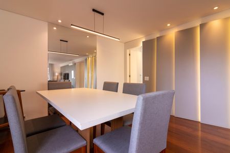 Apartamento à venda com 173m², 4 quartos e 2 vagas Apartamento à venda com 173m², 4 quartos e 2 vagasSala de Jantar