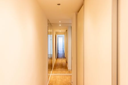 Apartamento à venda com 173m², 4 quartos e 2 vagas Apartamento à venda com 173m², 4 quartos e 2 vagasCloset da suíte