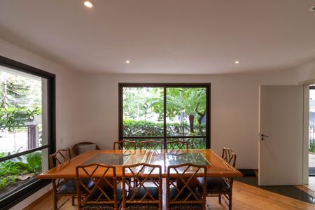 Apartamento à venda com 173m², 4 quartos e 2 vagas Apartamento à venda com 173m², 4 quartos e 2 vagasÁrea comum - Salão de festas